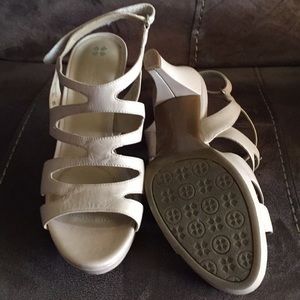 Woman's dress shoes, size 8